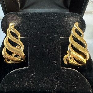 Vintage Monet goldtone swirl earrings